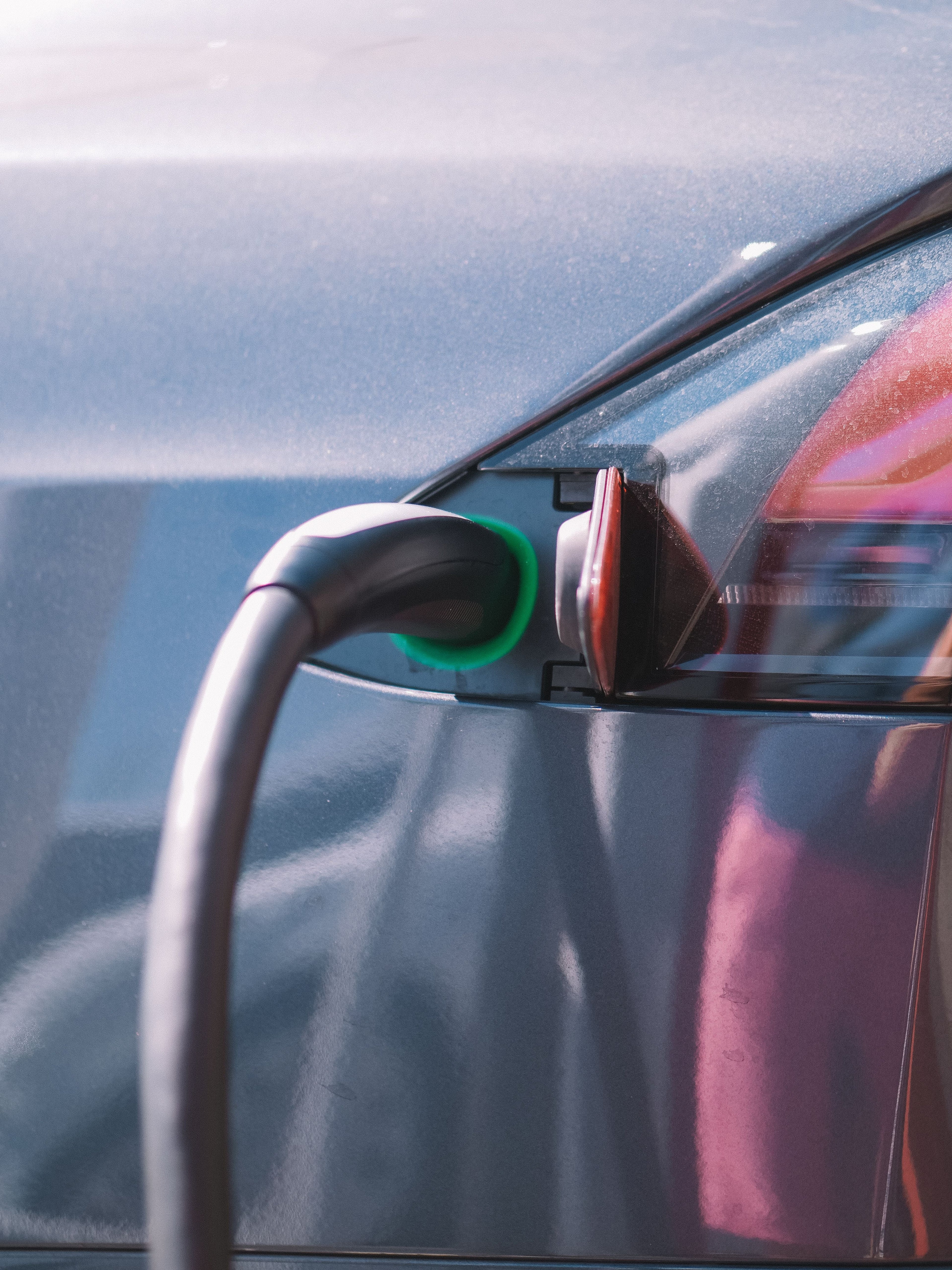 Automobilis iš JAV? Štai ką turite žinoti apie įkrovimą Europoje