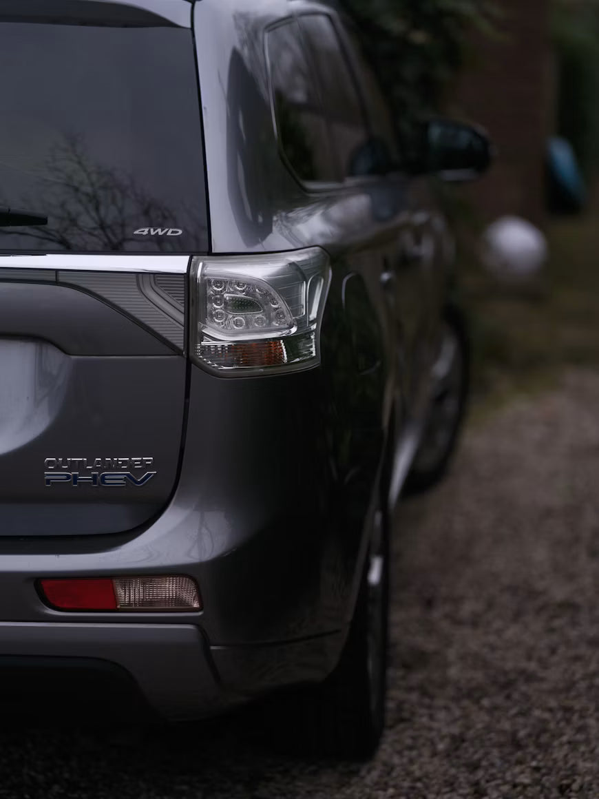 Mitsubishi Outlander PHEV įkrovimas Lietuvoje – praktinis gidas